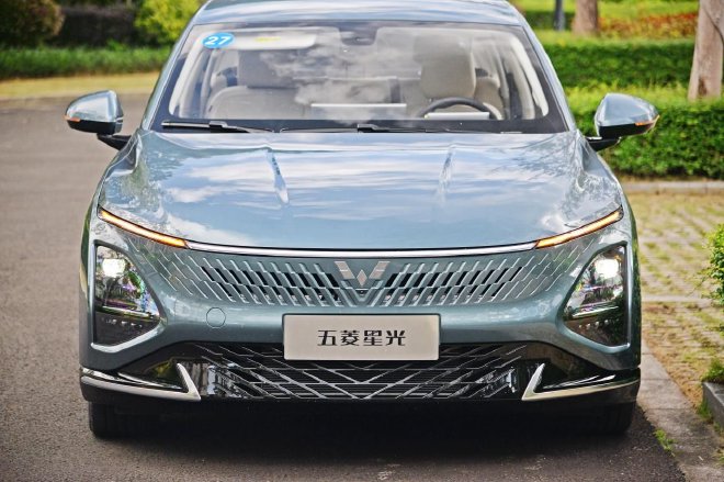 Wuling Starlight test drive experience fully meets the commuting needs.