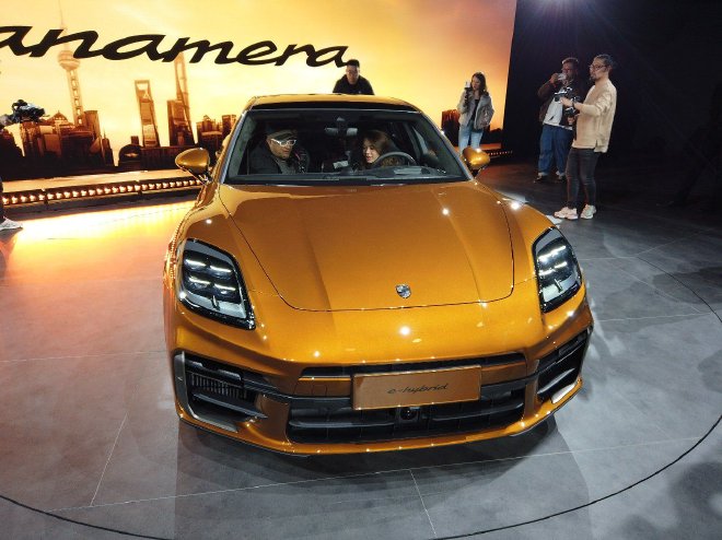 Pre-sale starting at 103.8 million yuan, the global debut of the all-new Porsche Panamera.