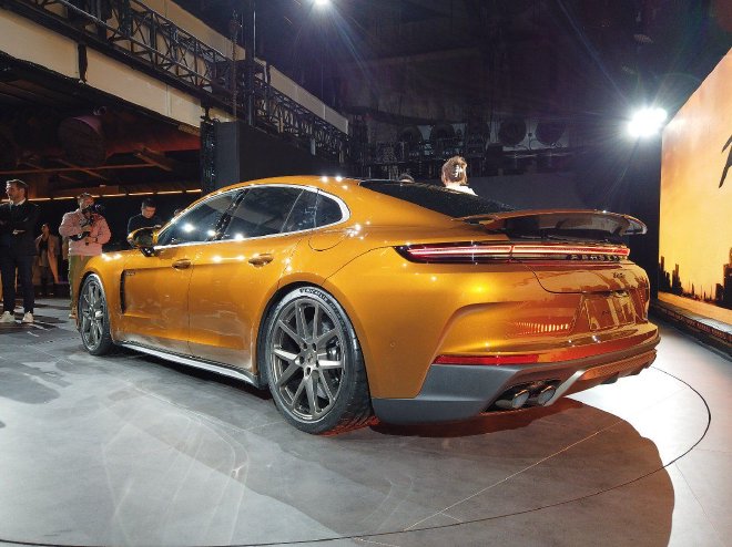 Pre-sale starting at 103.8 million yuan, the global debut of the all-new Porsche Panamera.