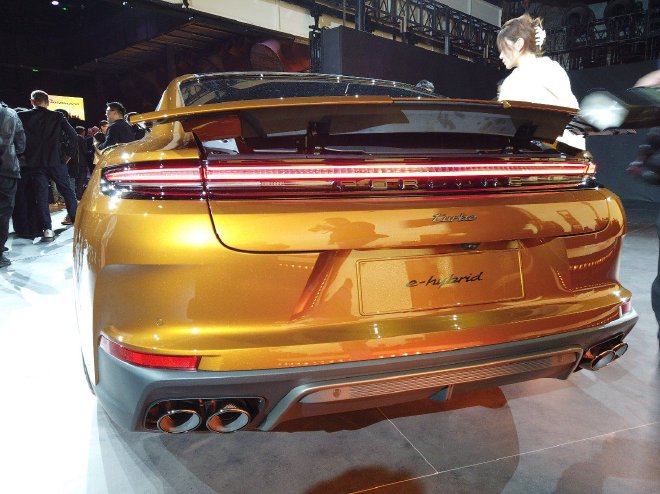 Pre-sale starting at 103.8 million yuan, the global debut of the all-new Porsche Panamera.