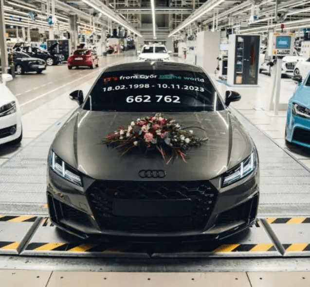 The last Audi TT model has officially rolled off the production line, with a total of 662,762 units produced in 25 years since its launch.