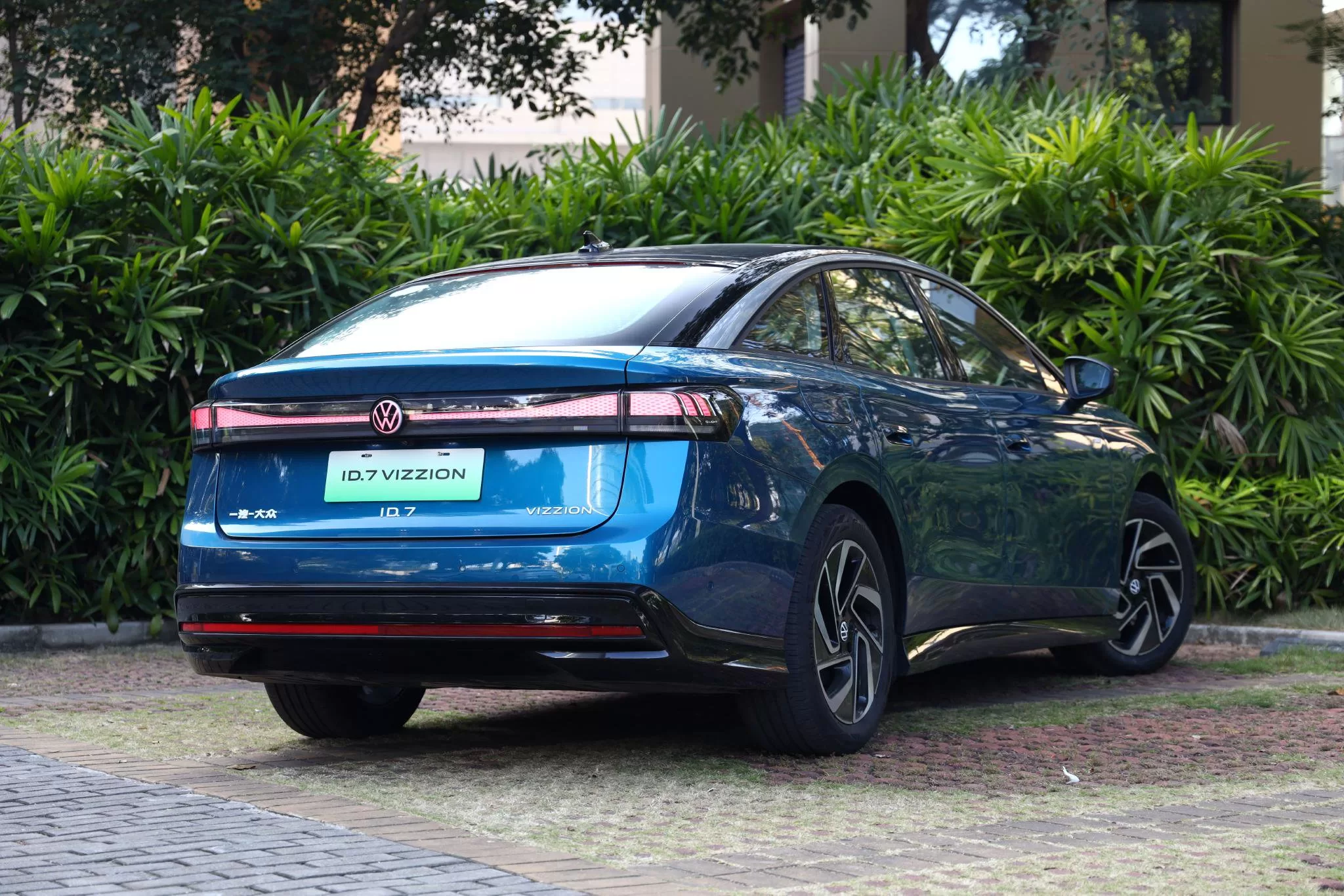 Experience the Volkswagen ID.7 VIZZION: A Flagship Pure Electric Sedan