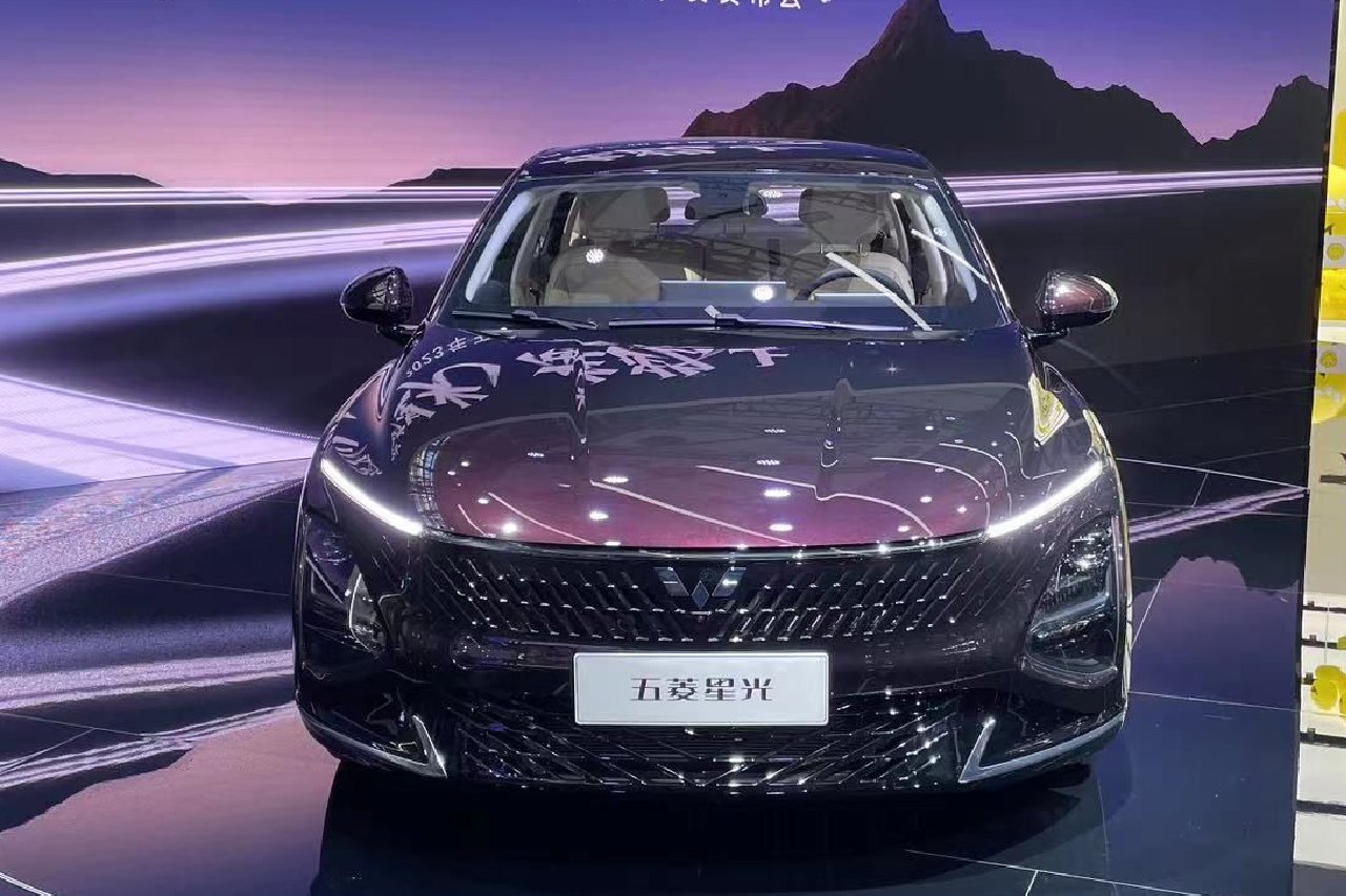 2023 Guangzhou Auto Show: Wuling Starlight presale price 9.38-10.98 thousand yuan.