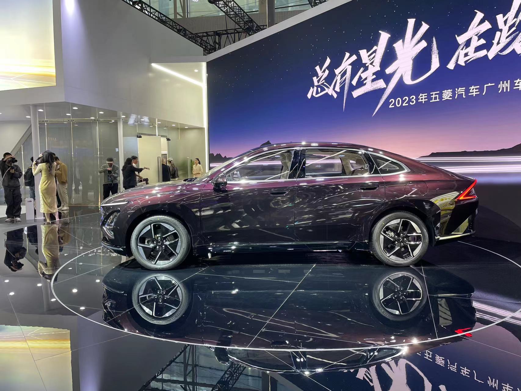 2023 Guangzhou Auto Show: Wuling Starlight presale price 9.38-10.98 thousand yuan.