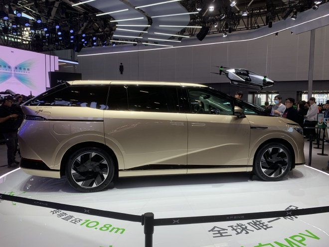 2023 Guangzhou Auto Show: Xiaopeng X9 pre-sale starting at 388,000 yuan (54300$).