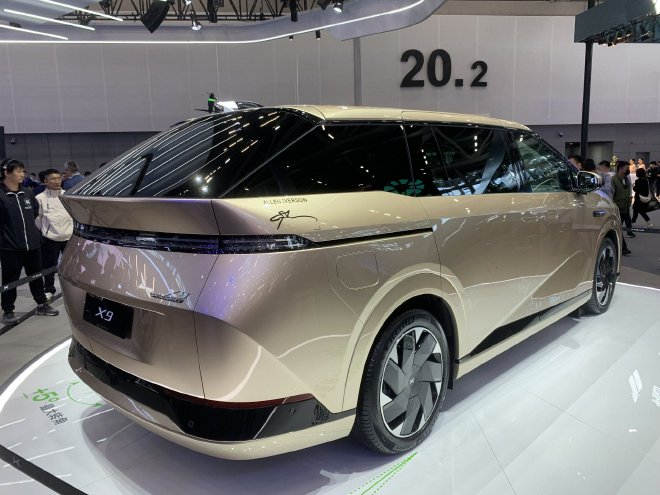 2023 Guangzhou Auto Show: Xiaopeng X9 pre-sale starting at 388,000 yuan (54300$).