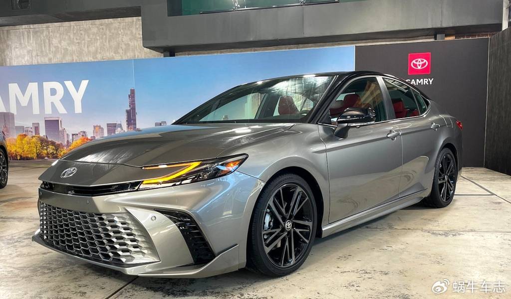 The 9th generation Camry is intelligent, while the 11th generation Accord has a retro style. How do you choose between these two arch rivals?