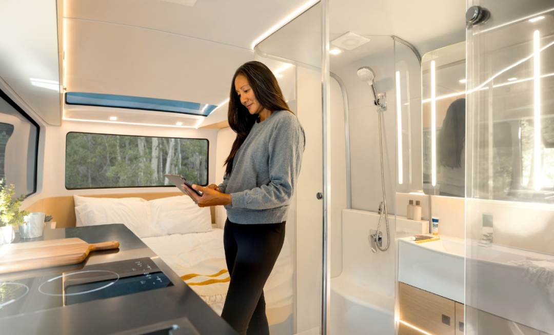 Pebble Flow: The Revolutionary Smart Trailer Motorhome