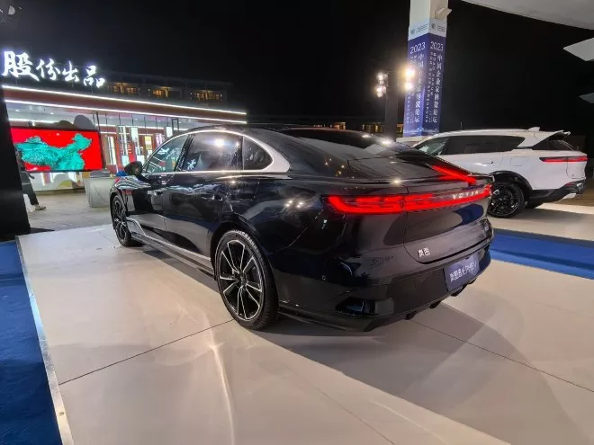 LanTu Chasing Light PHEV: Luxury Hybrid Sedan Launch with 390kW Power