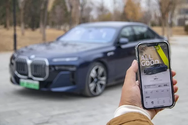 Experience the Luxury of the All-Electric BMW i7: Redefining the Digital Era