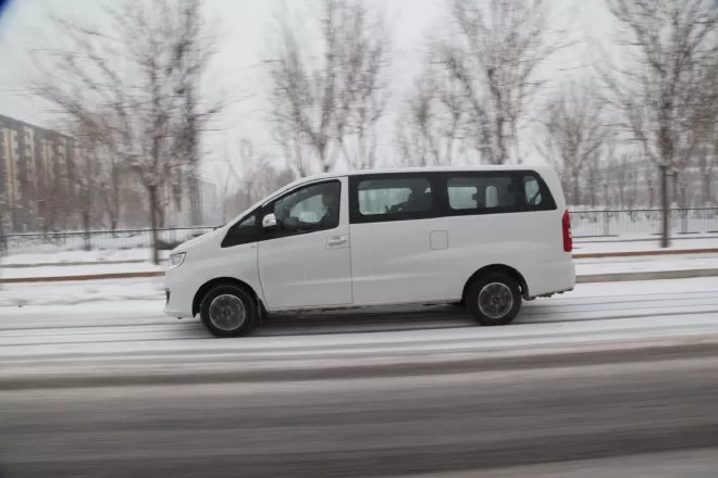 Ruifeng M3 PLUS HEV: A Low-Cost, Spacious MPV with Hybrid Power