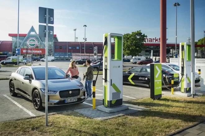 Challenges in Global Electric Vehicle Market: Slowdown & Price Wars