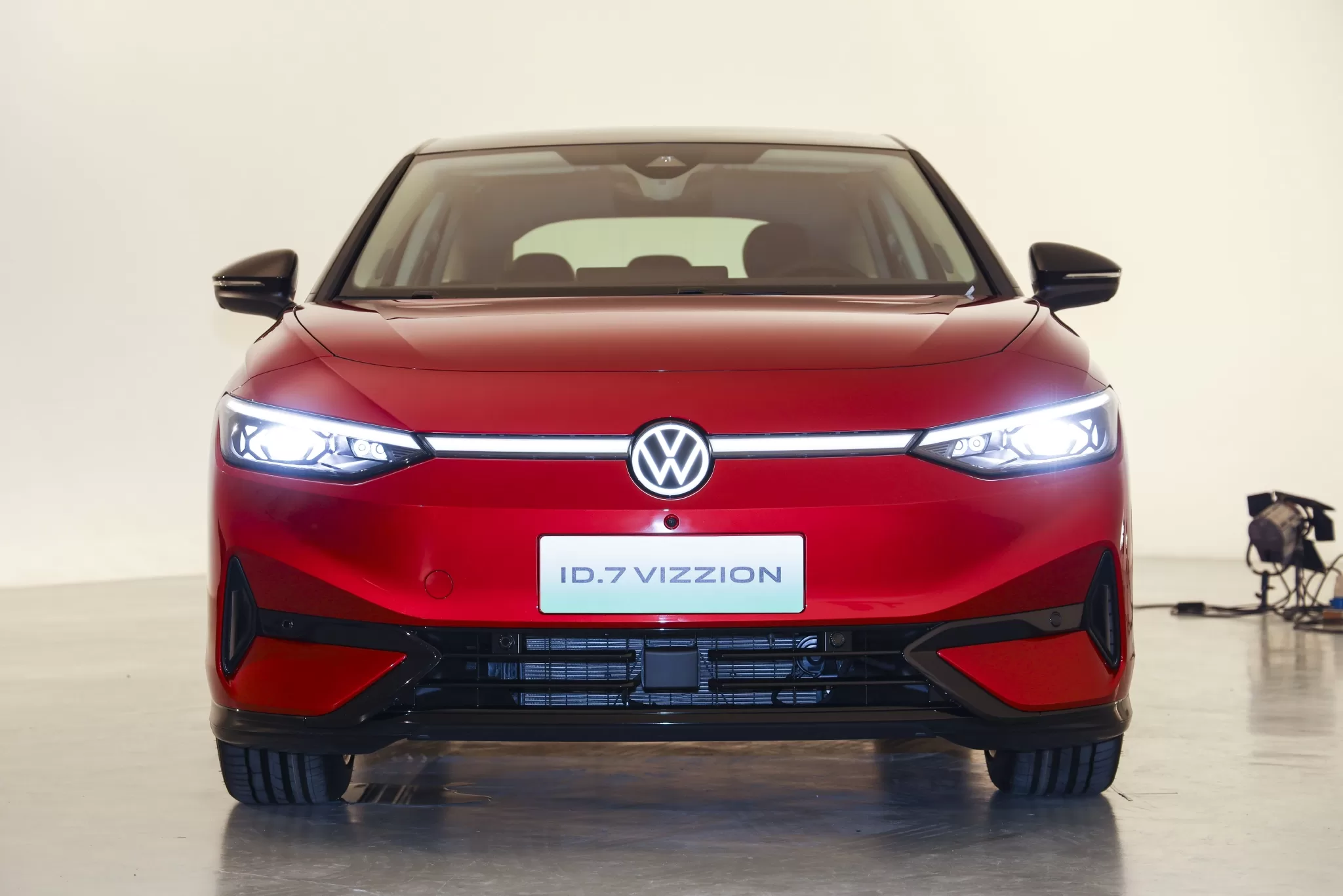 Discover the Volkswagen ID.7 VIZZION: Price, Design, and Performance