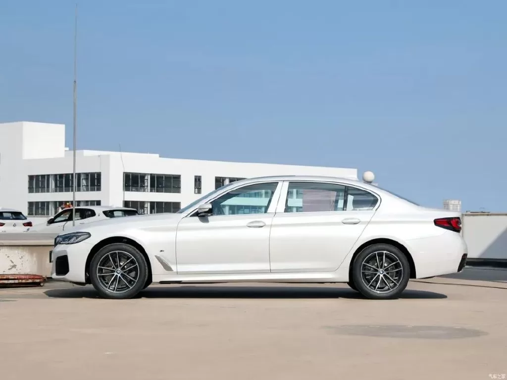 BMW or Mercedes-Benz? Which Is Your Favorite? Get Your Dream Luxury Car Now!