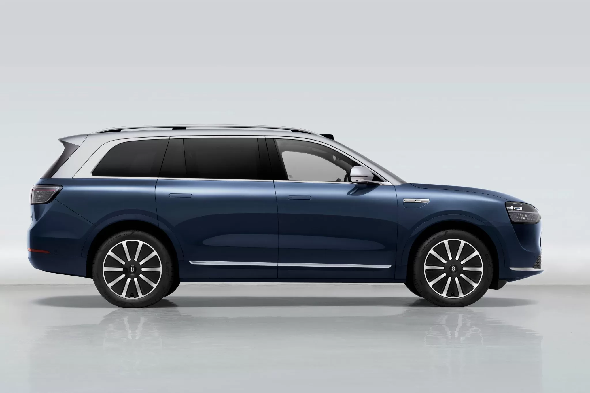 Discover the AITO Wanjie M9: Luxury SUV with Huawei Design Principles & Advanced Technology