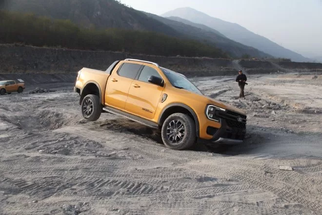 Unveiling the All-New Ford Ranger: Off-Road Test Drive & In-Depth Review