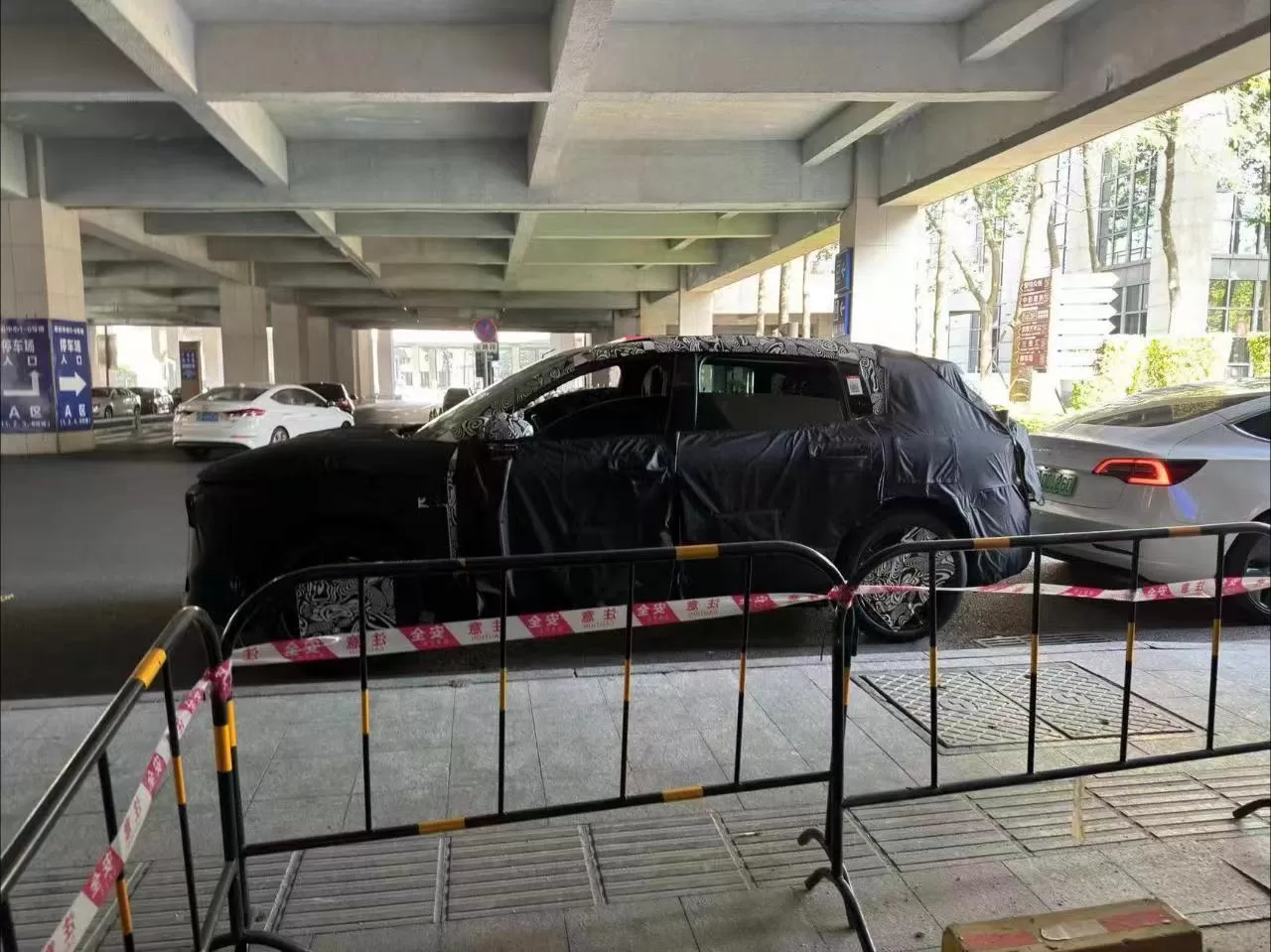 Exclusive Spy Photos: New Geely CX1E SUV Unveiled with Aston Martin-Inspired Design