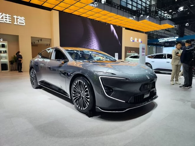 Avita 12: New Energy Luxury Sedan Debuts at Haikou Exhibition