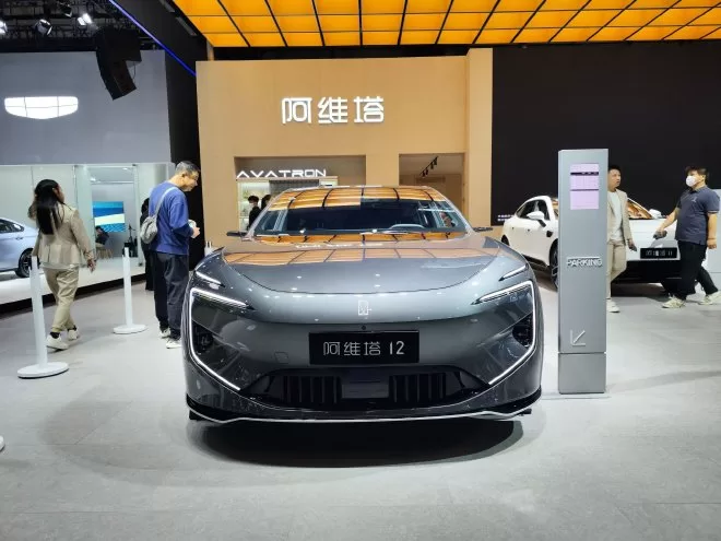 Avita 12: New Energy Luxury Sedan Debuts at Haikou Exhibition