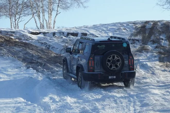 JETOUR Traveler: Off-Road SUV Review & Ice/Snow Performance Test