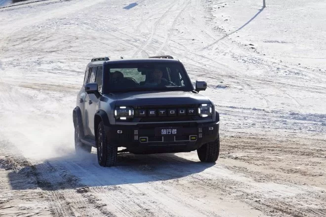 JETOUR Traveler: Off-Road SUV Review & Ice/Snow Performance Test