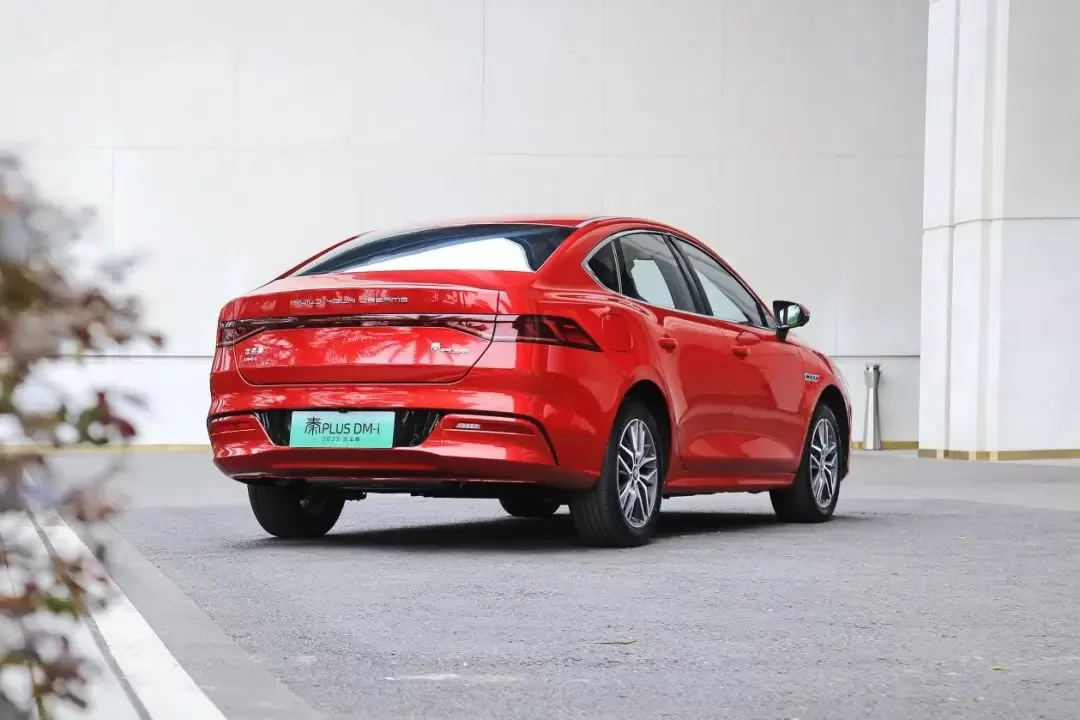 BYD Qin PLUS DM-i vs Chery Fengyun A8: Which Hybrid Car Is Best for You?