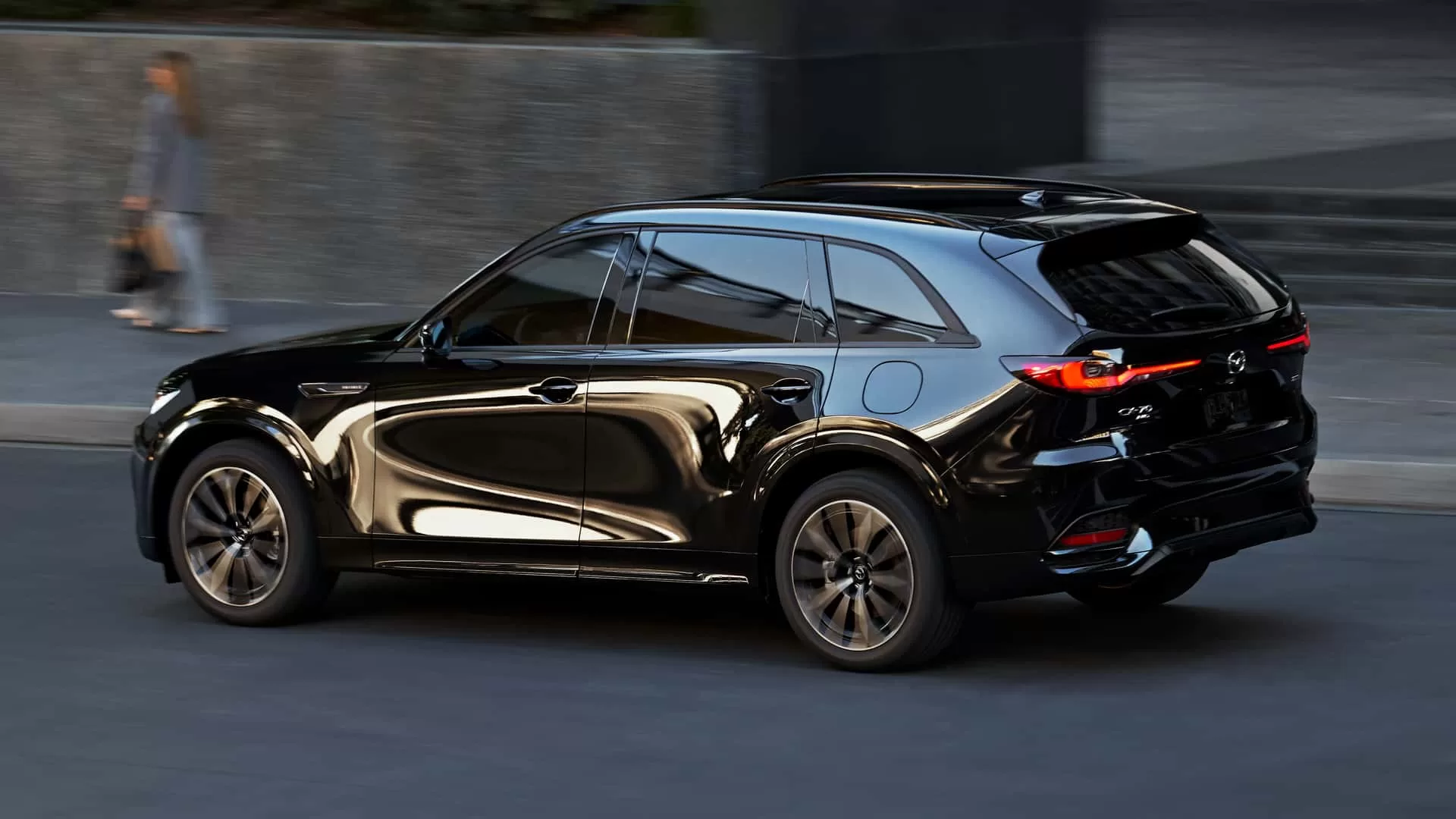 Introducing the New Mazda CX-70: Sporty Design, Hybrid Power, and Smart Integration