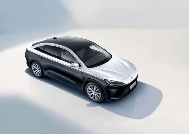 ARCFOX Alpha S Shanchuan Edition: Luxury Electric Sedan with Dual-Color Design and Advanced Features