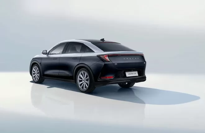 ARCFOX Alpha S Shanchuan Edition: Luxury Electric Sedan with Dual-Color Design and Advanced Features