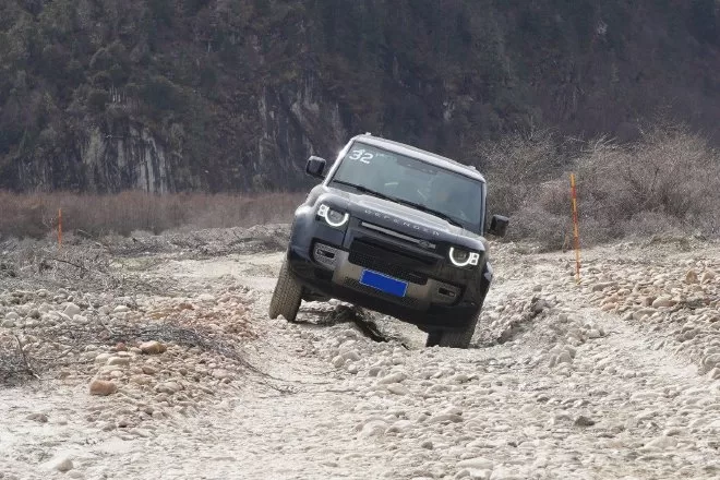 Unstoppable Defender: Land Rover Event in Nyingchi, Yunnan-Tibet