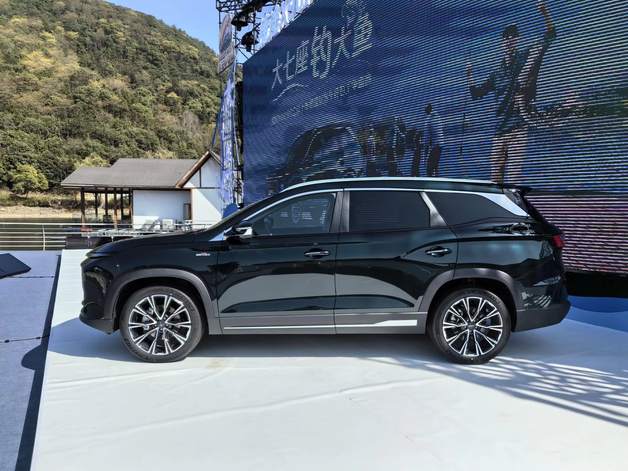 Introducing the JETOUR X90 PRO: A Luxurious 7-Seat SUV for Families