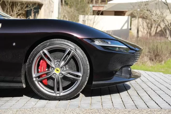 Discover the Beauty and Performance of the Ferrari Roma Spider Convertible