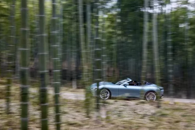 Discover the Beauty and Performance of the Ferrari Roma Spider Convertible