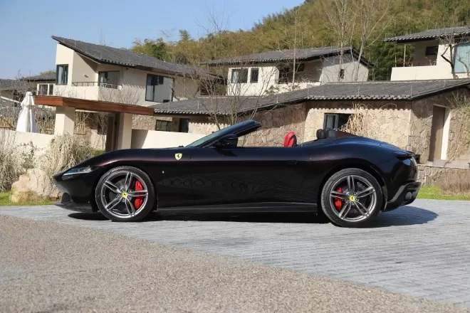 Discover the Beauty and Performance of the Ferrari Roma Spider Convertible