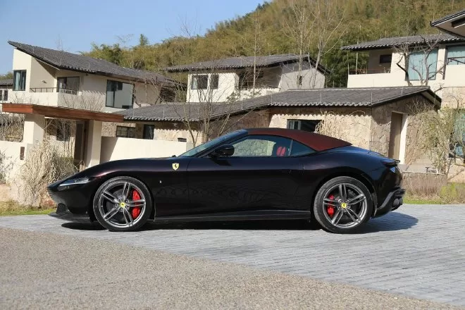 Discover the Beauty and Performance of the Ferrari Roma Spider Convertible