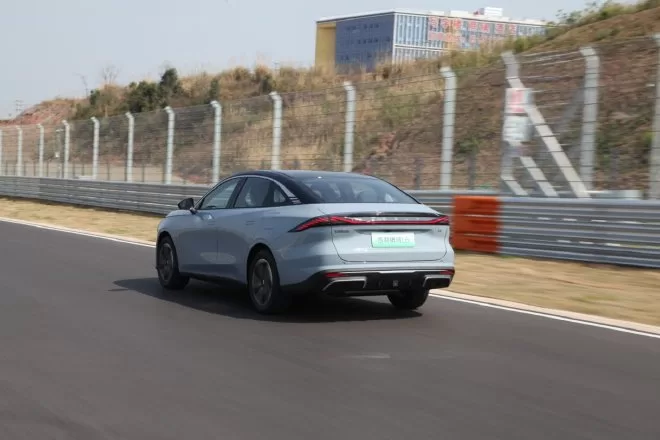 Geely Galaxy L6 Dragon Edition: Track Experience & Performance Review