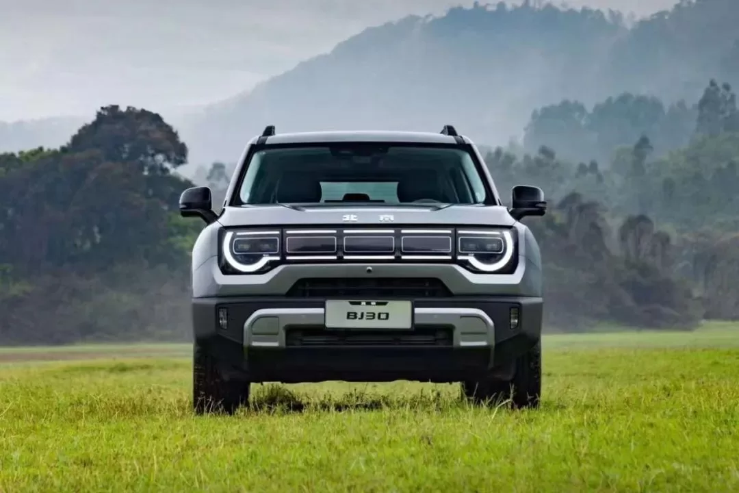 New Energy SUV Showdown: BJ30 vs. Raptor - Which Is the Better Buy?