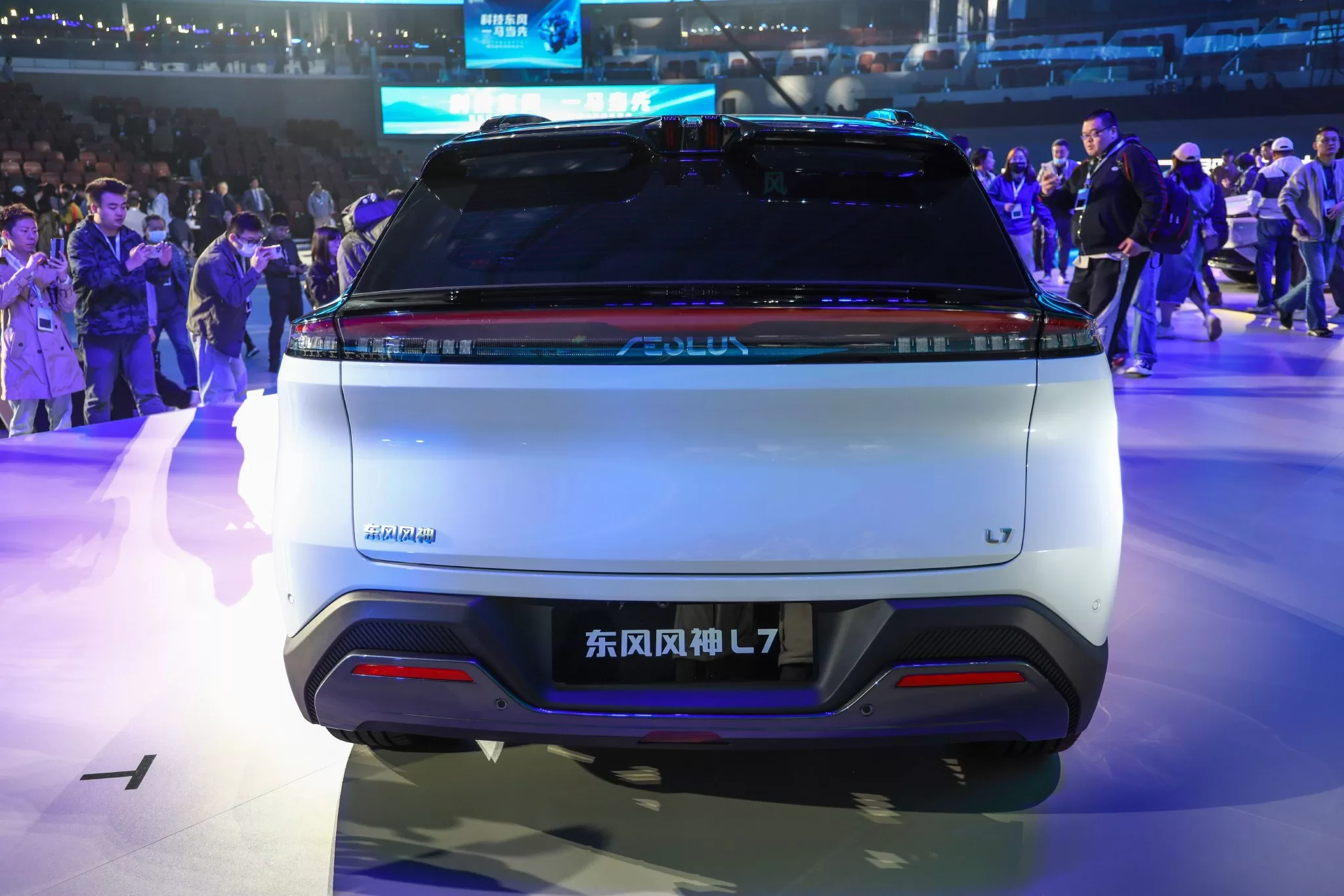 Dongfeng Fengshen L7: Unveiling the Stylish Hybrid SUV with PHREV Technology