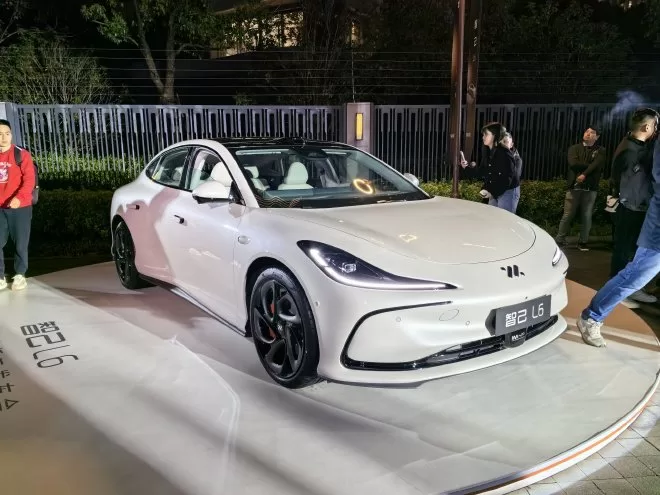 Zhiqi L6: Electric Vehicle with 1000km Range & 2.74s Acceleration - Pre-Sale Details