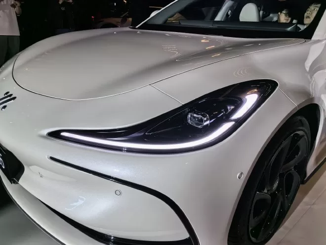 Zhiqi L6: Electric Vehicle with 1000km Range & 2.74s Acceleration - Pre-Sale Details