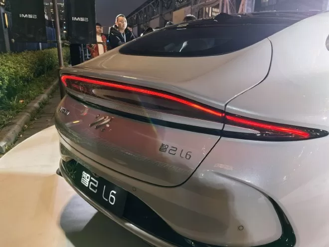 Zhiqi L6: Electric Vehicle with 1000km Range & 2.74s Acceleration - Pre-Sale Details