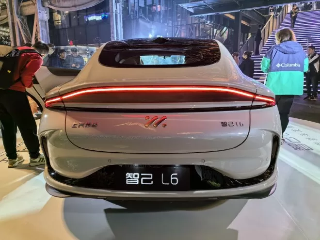 Zhiqi L6: Electric Vehicle with 1000km Range & 2.74s Acceleration - Pre-Sale Details