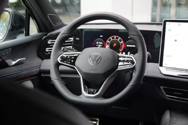 SAIC Volkswagen Touareg L Pro: The Future of Intelligent SUVs Unveiled