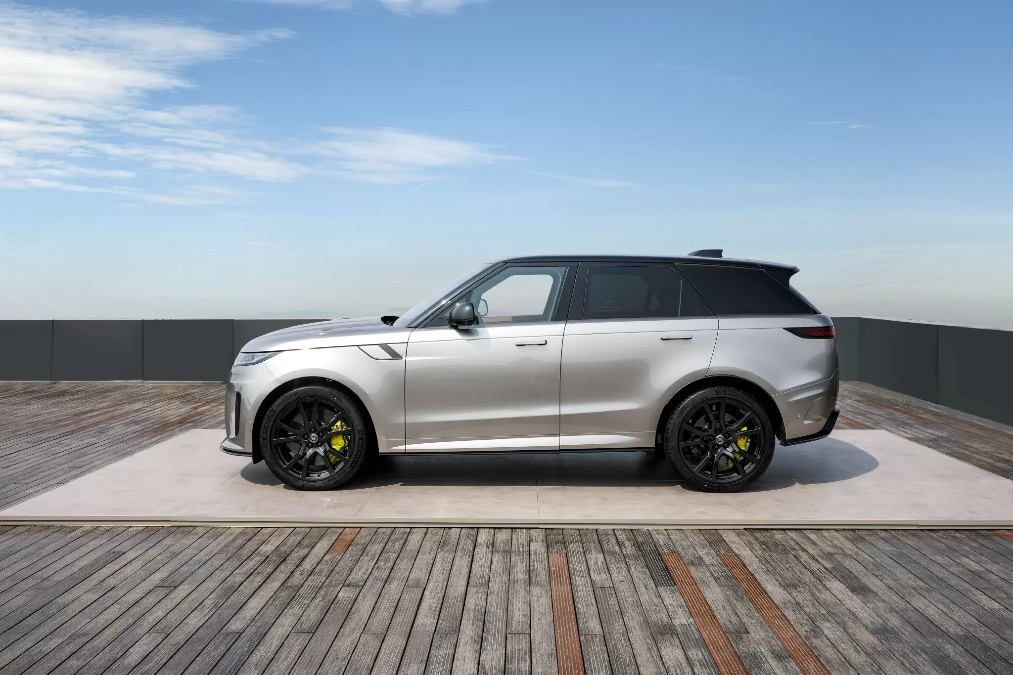 Land Rover Range Rover Sport SV EDITION ONE: Limited Edition Launch with High-Performance Features!