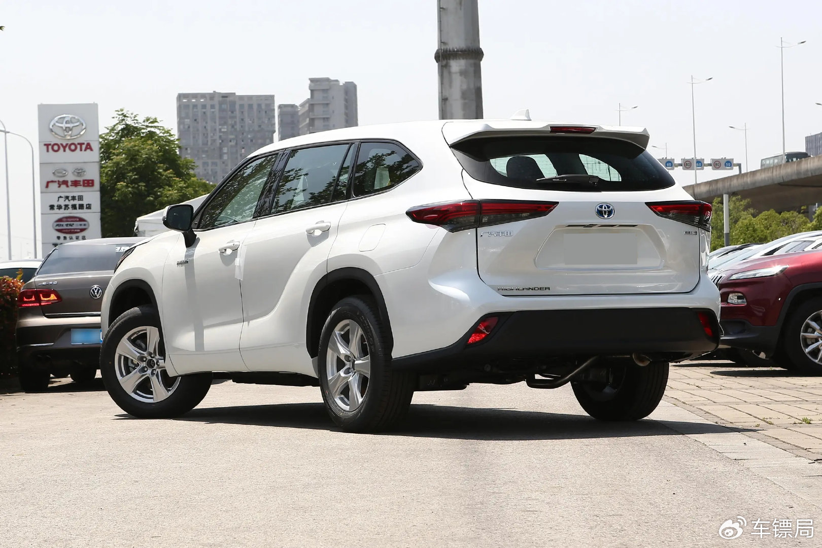 Comparing Nissan Terra vs GAC Toyota Highlander: Which SUV is the Best Choice for Your Family Outings?