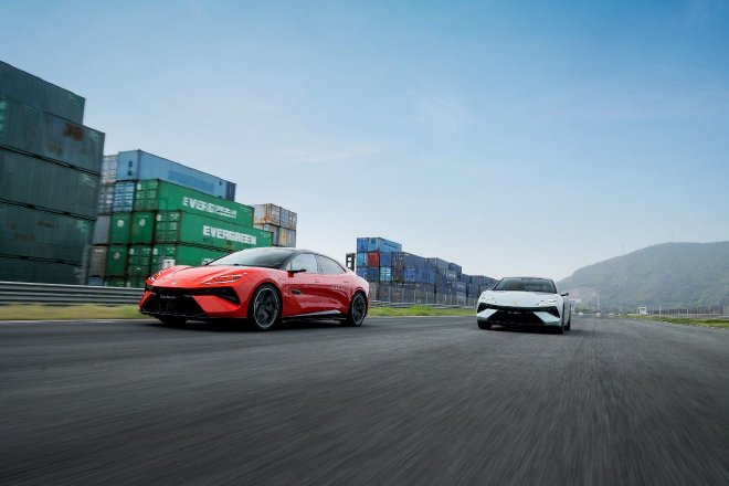 Unleash Your Racing Genes with Lotus EMEYA: Leading the Electric Age at Ningbo Circuit