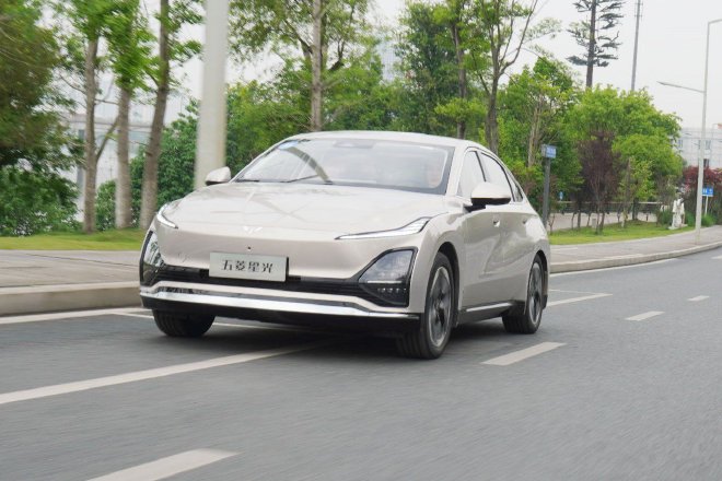 Wuling Rongguang: Affordable B-Class Pure Electric Sedan Review