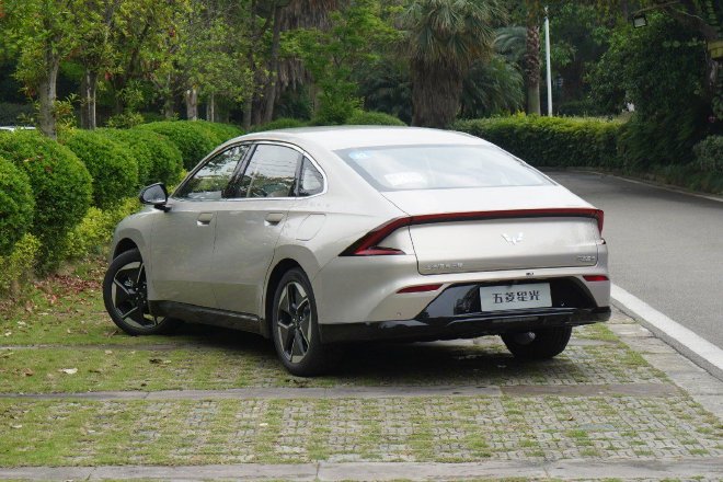 Wuling Rongguang: Affordable B-Class Pure Electric Sedan Review