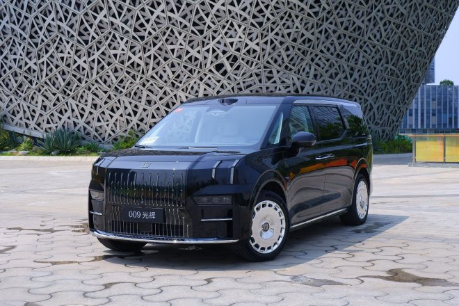 Discover the Luxurious Jike 009 Glory: A High-End MPV Redefining Luxury Travel