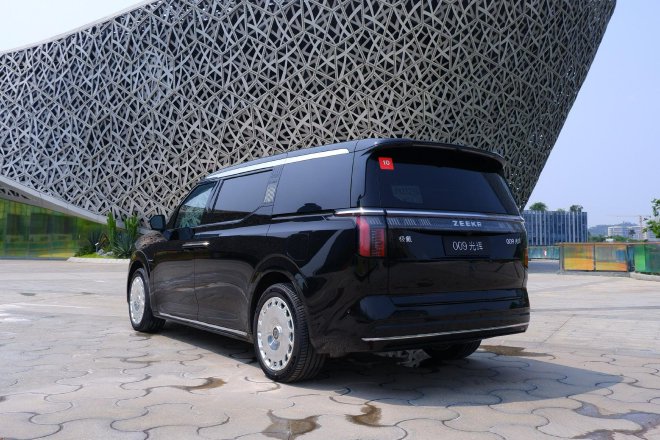 Discover the Luxurious Jike 009 Glory: A High-End MPV Redefining Luxury Travel